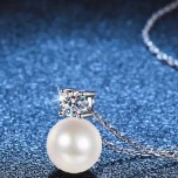 0.5 Carat Moissanite Faux Pearl Pendant Necklace - Sterling Silver S925, Classic - Picture 4 of 7